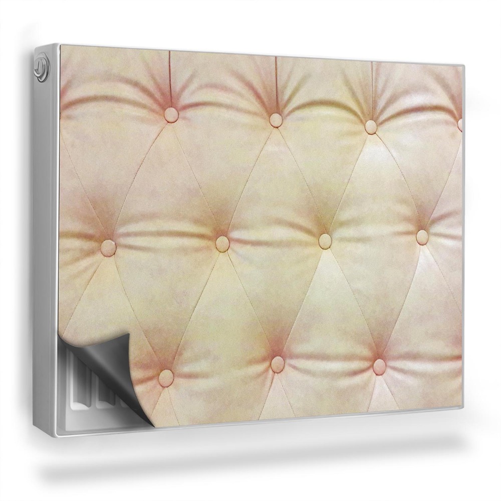 Dekorativní magnet na radiátor Prošívaný materiál detailní záběr světlé tóny