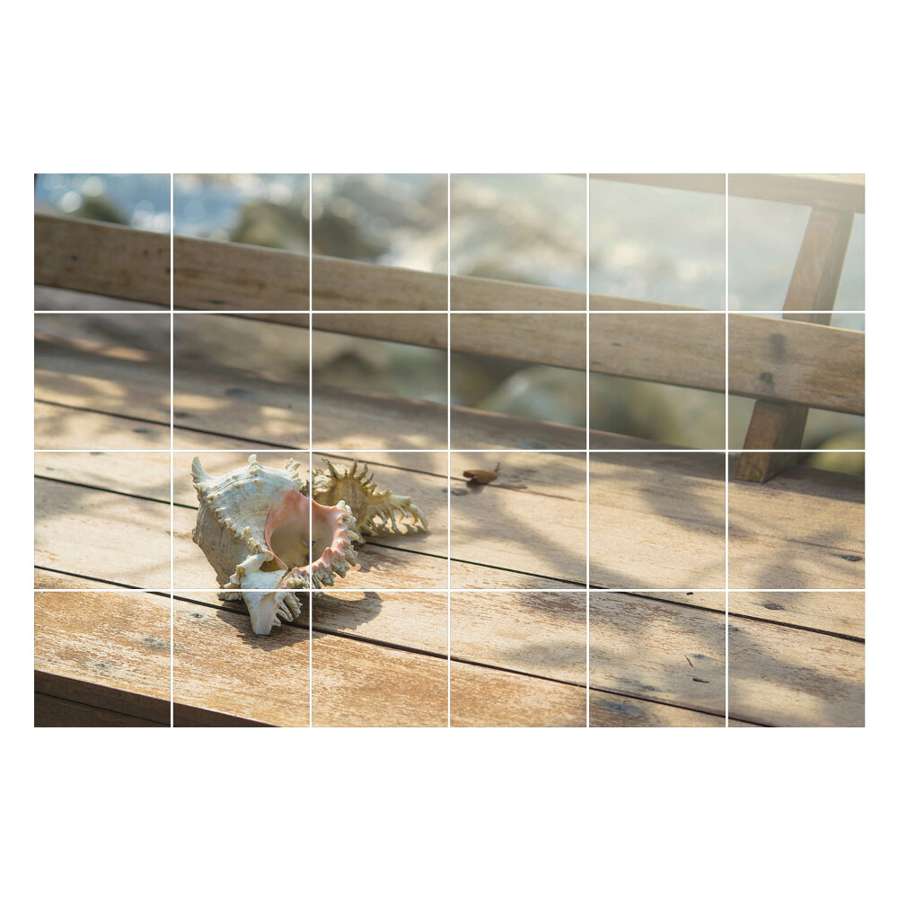 Nálepka na dlaždice Mušle na dřevěné pozadí