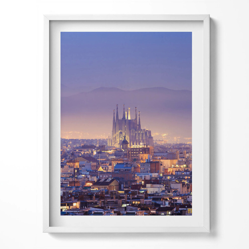 Obraz v rámu Pohled na Barcelonu a Sagradu v noci
