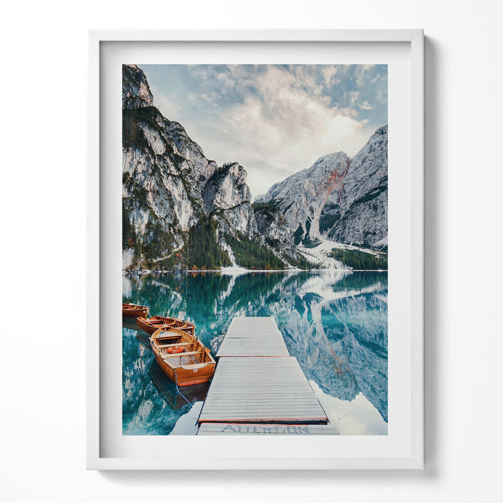 Obraz v rámu Loď na jezeře v horách