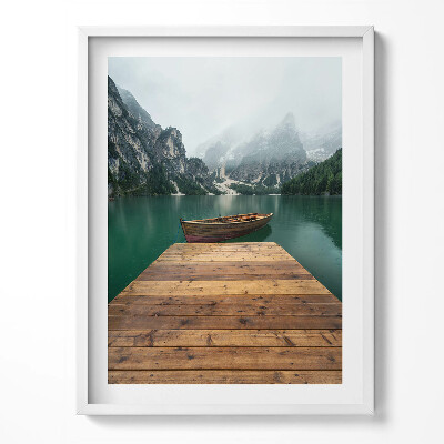 Obraz v rámu Krajina - molo, loď, jezero, lesy a hory