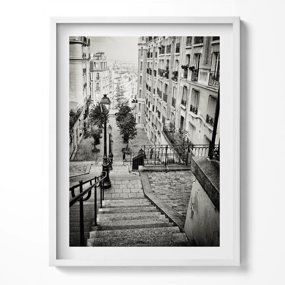Obraz v rámu Černobílý pohled na ulici města