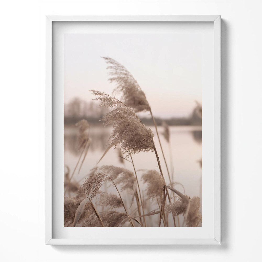 Obraz v rámu Romantická krajina trávy a jezera v boho stylu