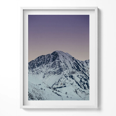 Obraz v rámu Zasněžený vrchol hory za soumraku