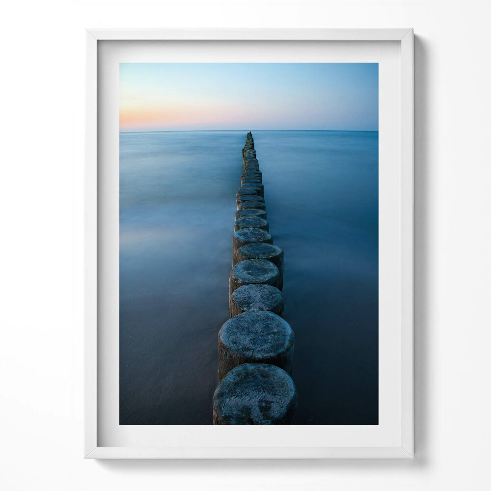 Obraz v rámu Dřevěné hromady v moři