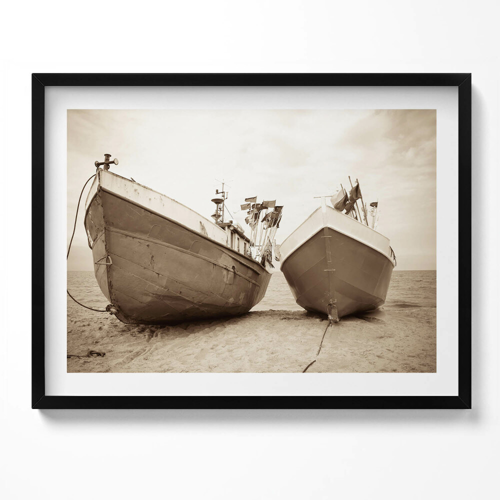 Obraz s rámem Dvě lodě na pláži - sépie