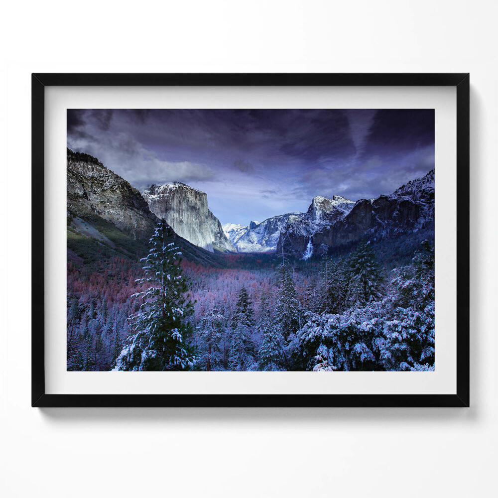 Obraz s rámem Zimní krajina hor a lesa