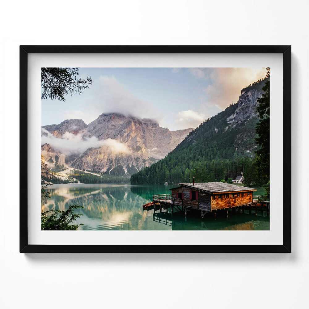 Obraz s rámem Dům u jezera v horách