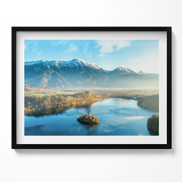 Obraz s rámem Budova na jezeře v horách