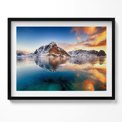 Obraz s rámem Krásná krajina vody a hor ve večerních hodinách