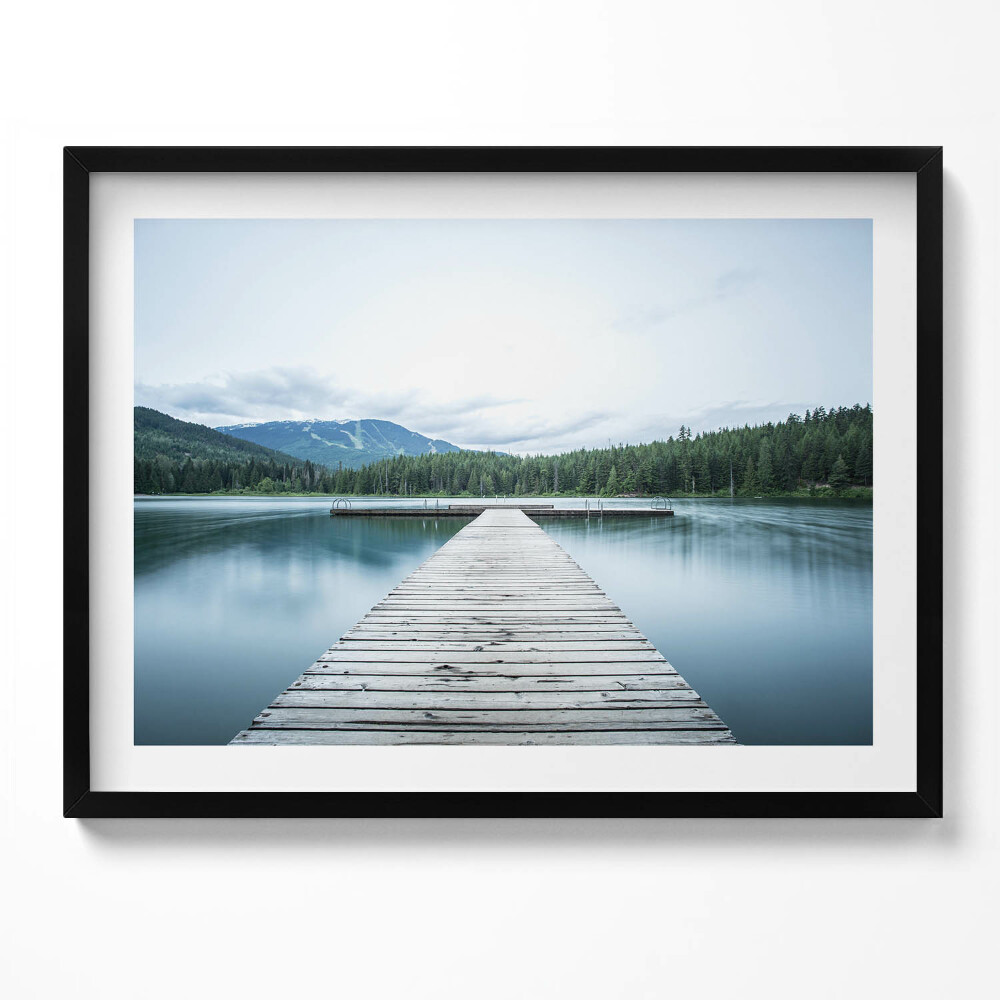 Obraz s rámem Dřevěné molo na jezeře v horách
