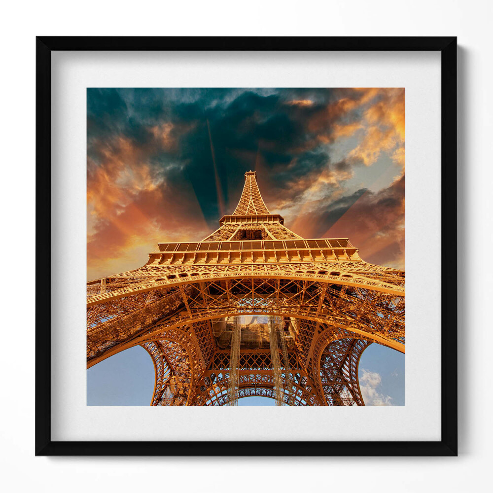 Obraz v rámu efektivní Eiffelova věž ve slunečním světle