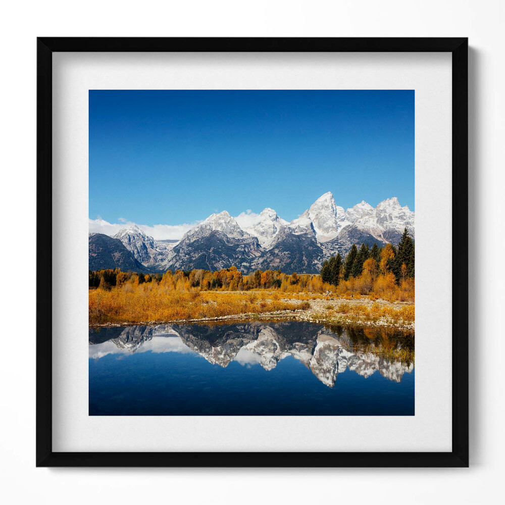 Obraz v rámu efektivní Horské jezero a podzimní stromy