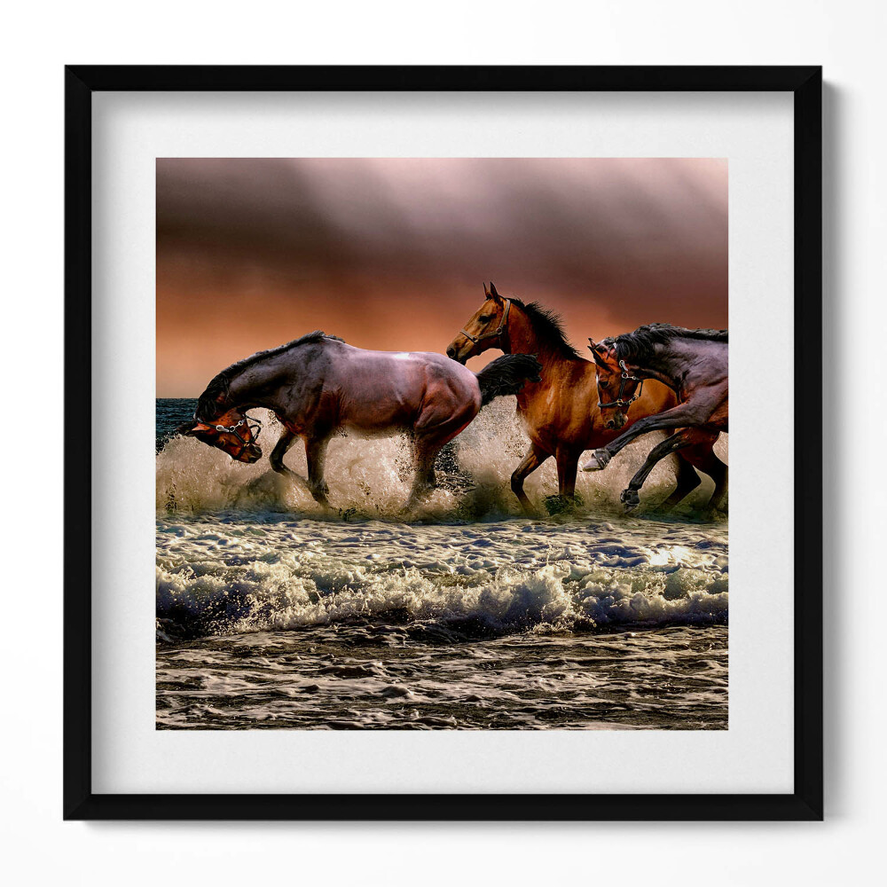 Obraz v rámu efektivní Koně spěchající ve vodě