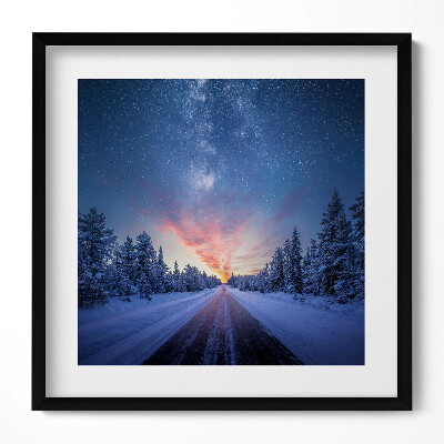 Obraz v rámu efektivní Krajina - zimní silnice a hvězdná obloha