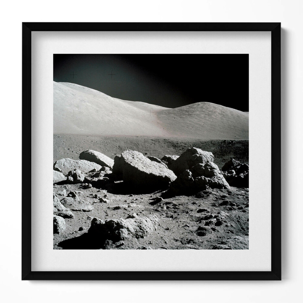 Obraz v rámu efektivní NASA fotografie kamenů na Měsíci