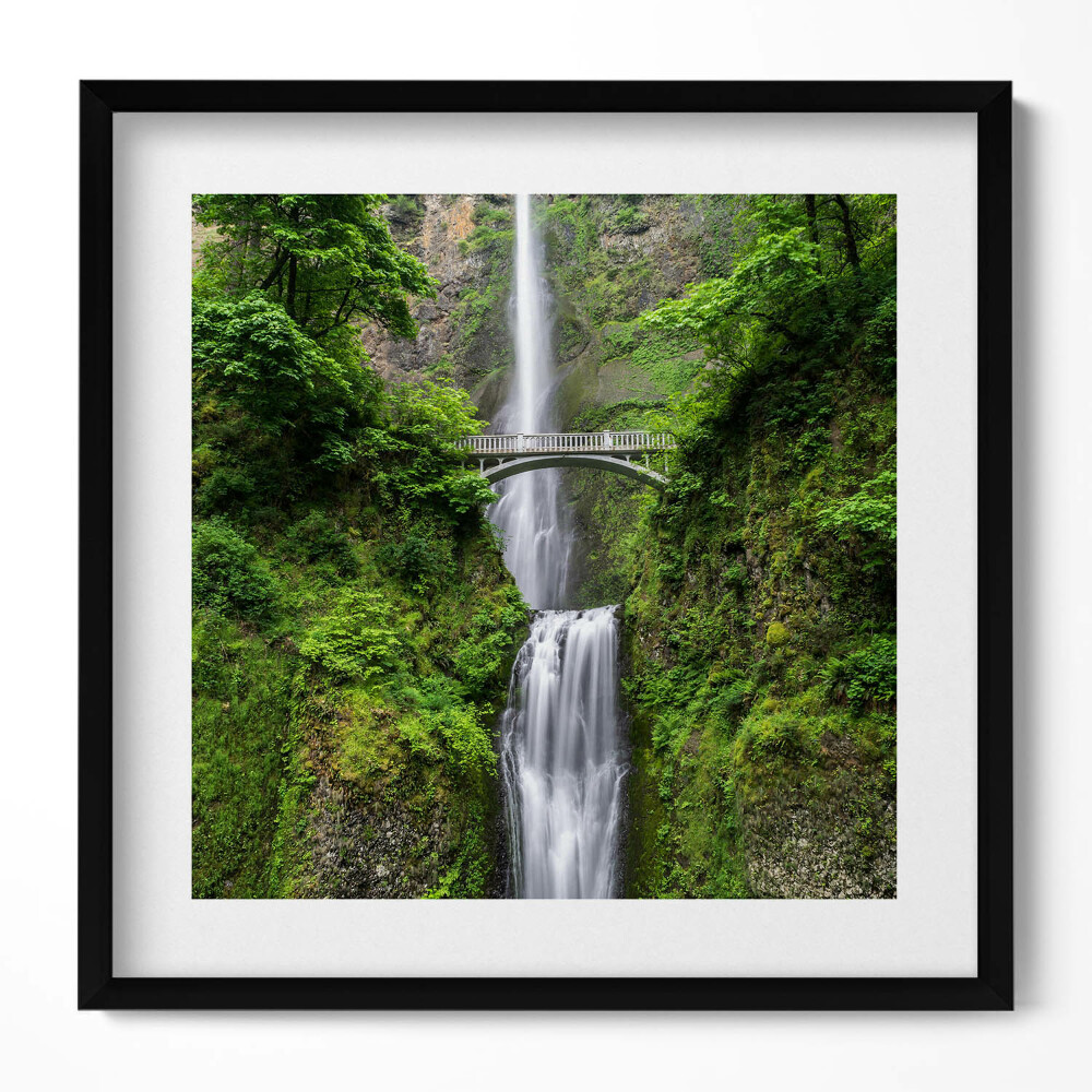 Obraz v rámu efektivní Vysoký vodopád a mosty