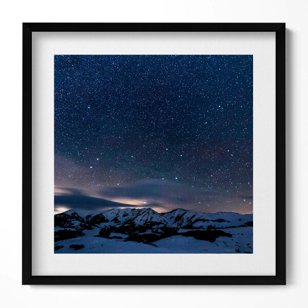 Obraz v rámu efektivní Hvězdy na obloze v noci v horách