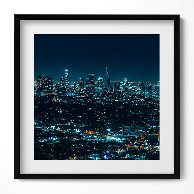 Obraz v rámu efektivní Velké osvětlené město na noční panorama