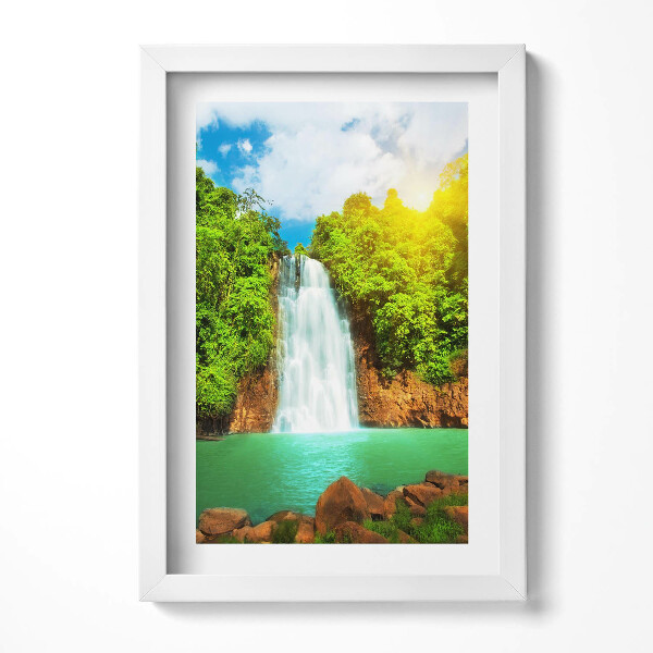 Obraz s rámem elegantní Krajina vodopádu mezi zelení