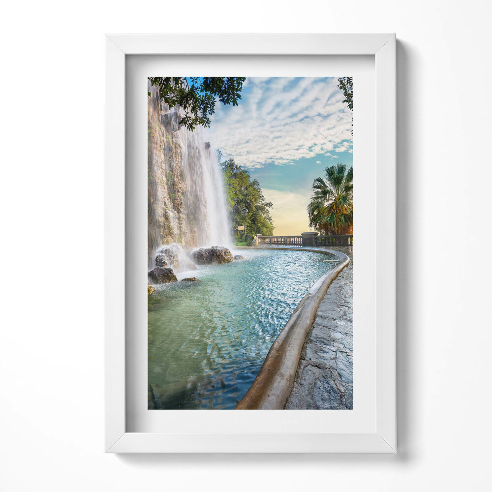 Obraz s rámem elegantní Vodopád v Parc de la Colline du Chateau