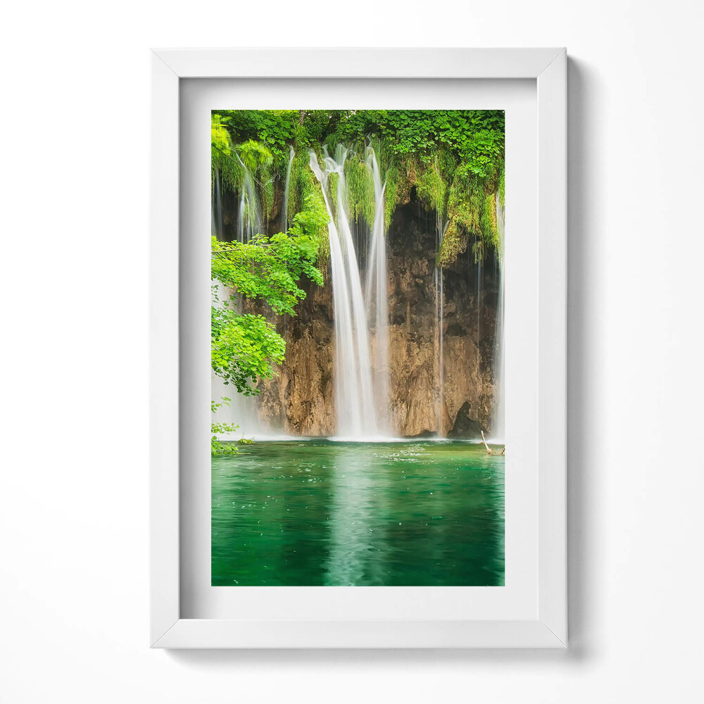 Obraz s rámem elegantní Příroda - jezero vodopád a vegetace