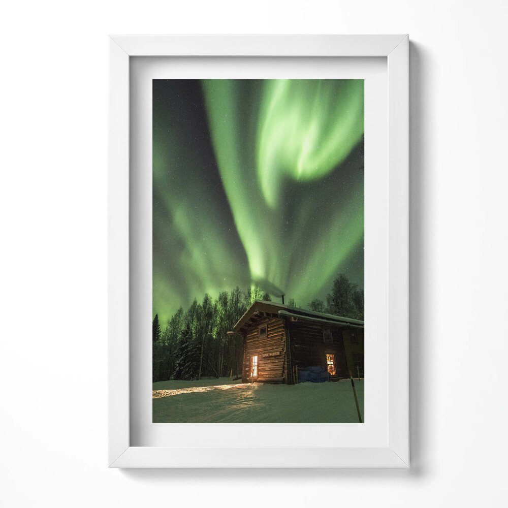 Obraz s rámem elegantní Polární záře a dům v lese
