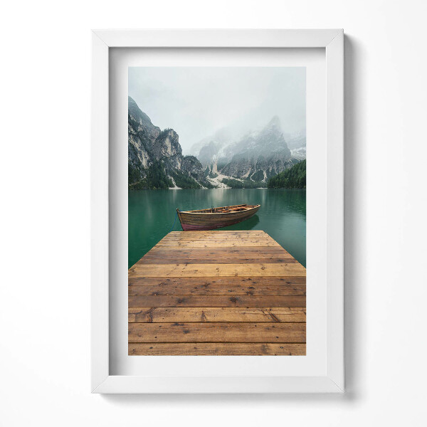 Obraz s rámem elegantní Krajina - molo, loď, jezero, lesy a hory