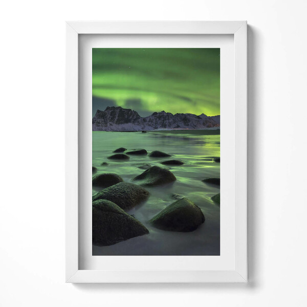 Obraz s rámem elegantní Polární záře - zelená krajina