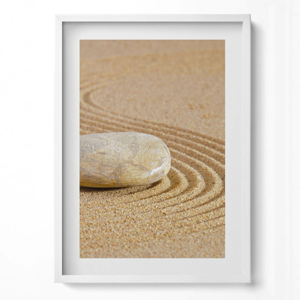 Obraz v rámu dekorativní Osamělý kámen v písku - zen
