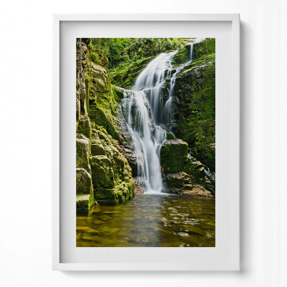 Obraz v rámu dekorativní Zelený vodopád v džungli