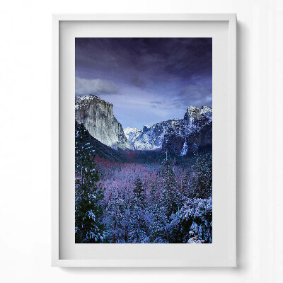 Obraz v rámu dekorativní Zimní krajina hor a lesa