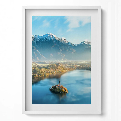 Obraz v rámu dekorativní Budova na jezeře v horách