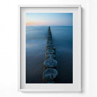 Obraz v rámu dekorativní Dřevěné hromady v moři