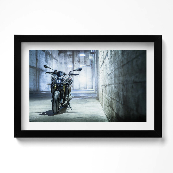 Obraz s rámem dekorativní Motocykl v betonové uličce města