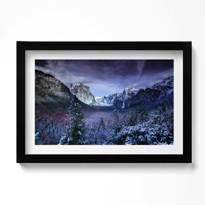 Obraz s rámem dekorativní Zimní krajina hor a lesa