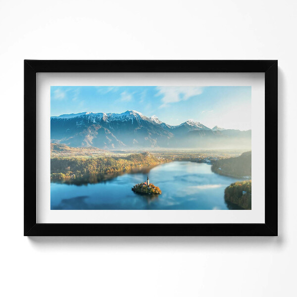 Obraz s rámem dekorativní Budova na jezeře v horách
