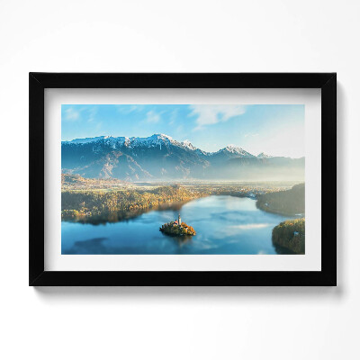 Obraz s rámem dekorativní Budova na jezeře v horách