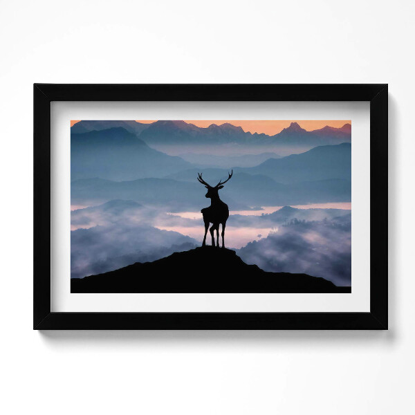 Obraz s rámem dekorativní Jelen na vrcholcích hor
