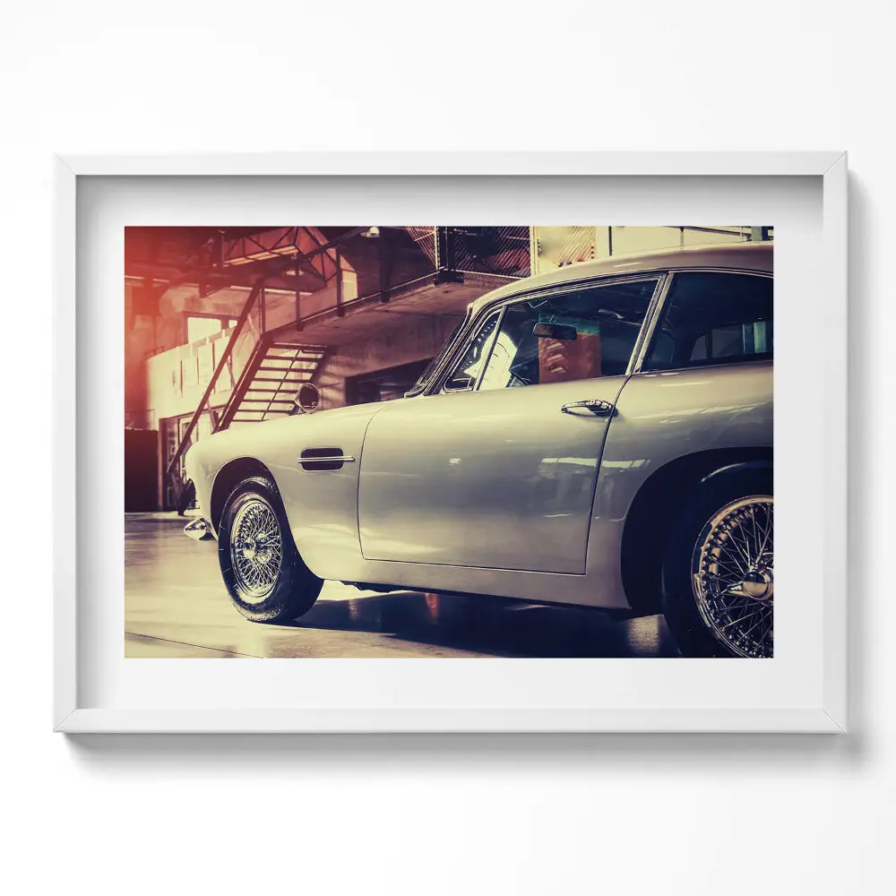 Obraz v rámu moderní Aston Martin DB5