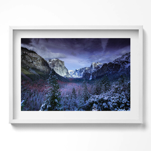 Obraz v rámu moderní Zimní krajina hor a lesa