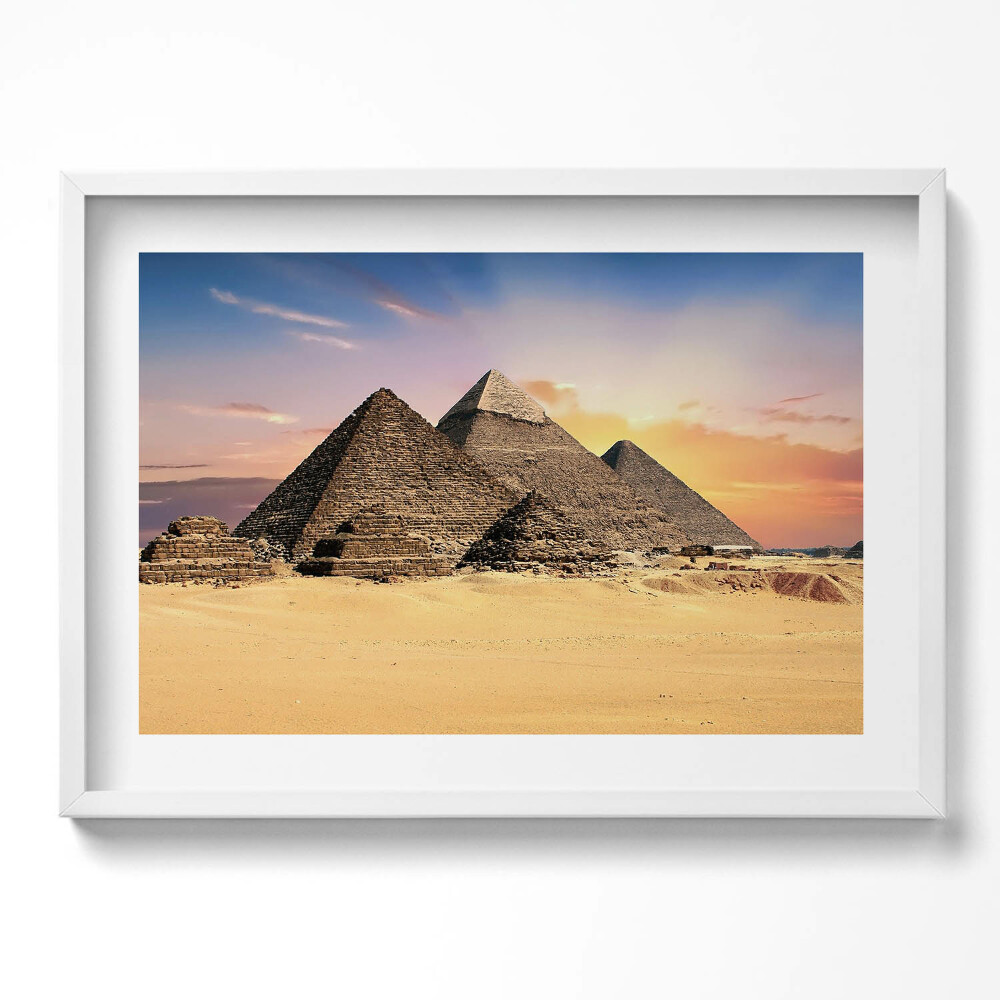 Obraz v rámu moderní Egyptské pyramidy v poušti