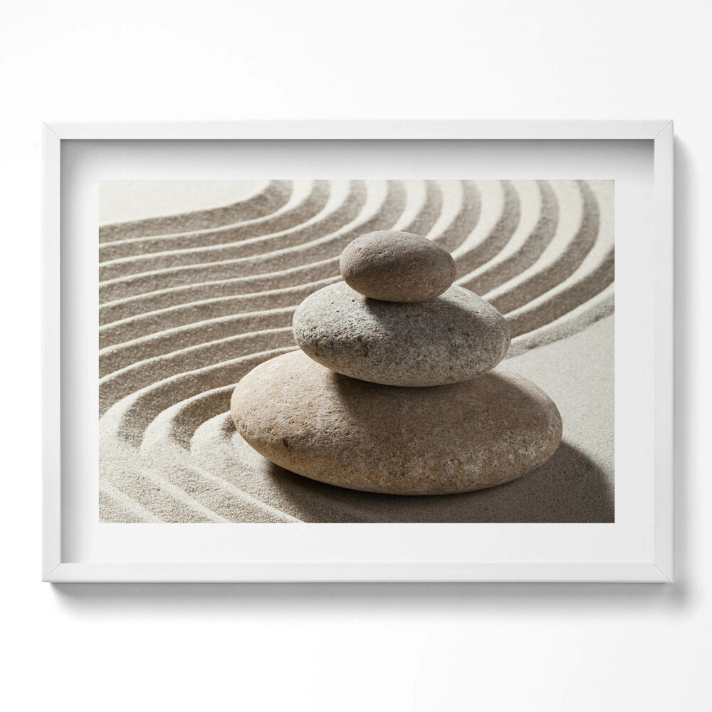 Obraz v rámu moderní Hromada kamenů na zenovém písku