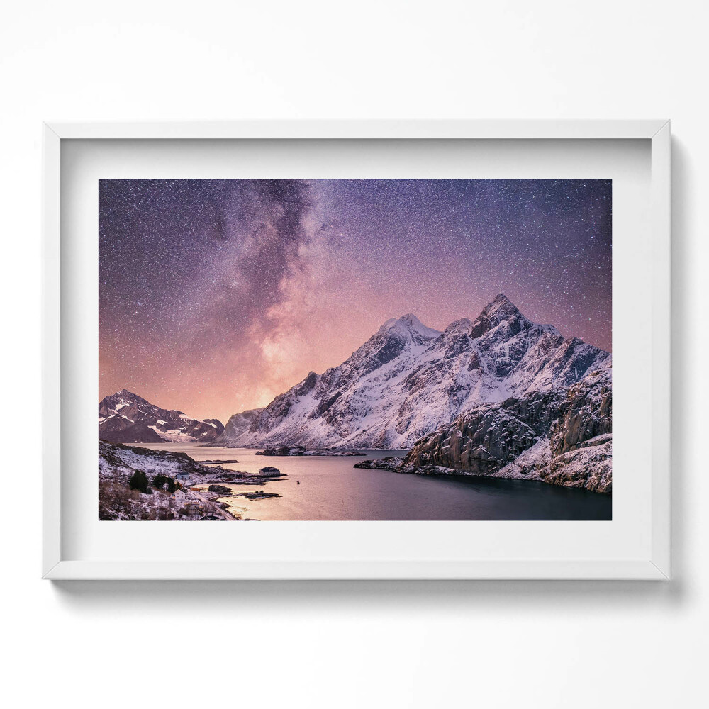 Obraz v rámu moderní Aurora a hvězdná obloha nad horami