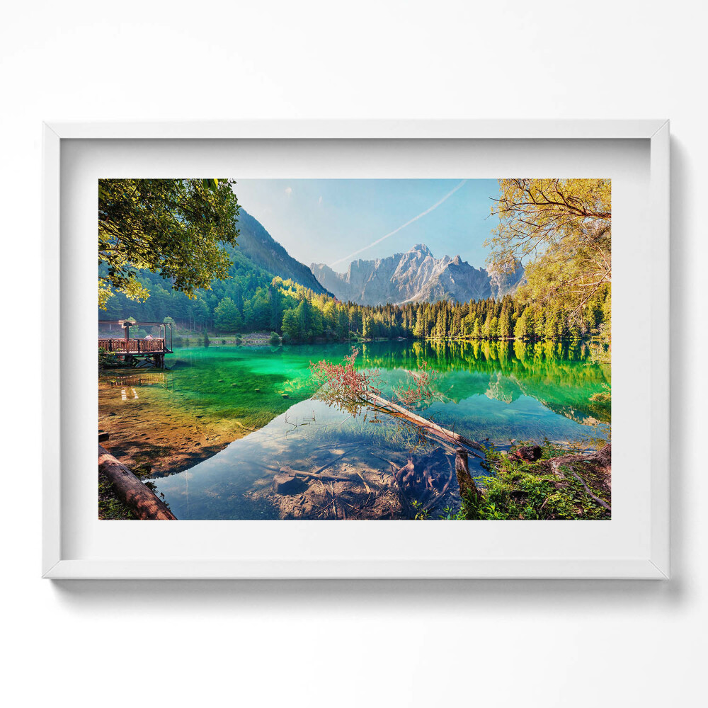 Obraz v rámu moderní Krajina horského jezera mezi stromy