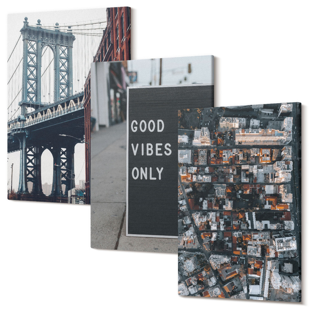 Sada obrazů na zeď triptych Most ve městě s pouličními značkami, letecký pohled