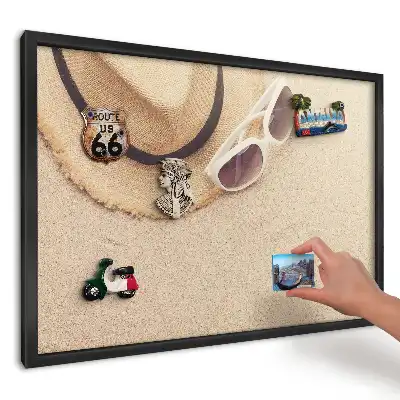 Magnetická tabule na kuchyni Klobouk a brýle na písku