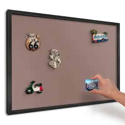 Magnetická tabule v moderní intenzivní červené barvě