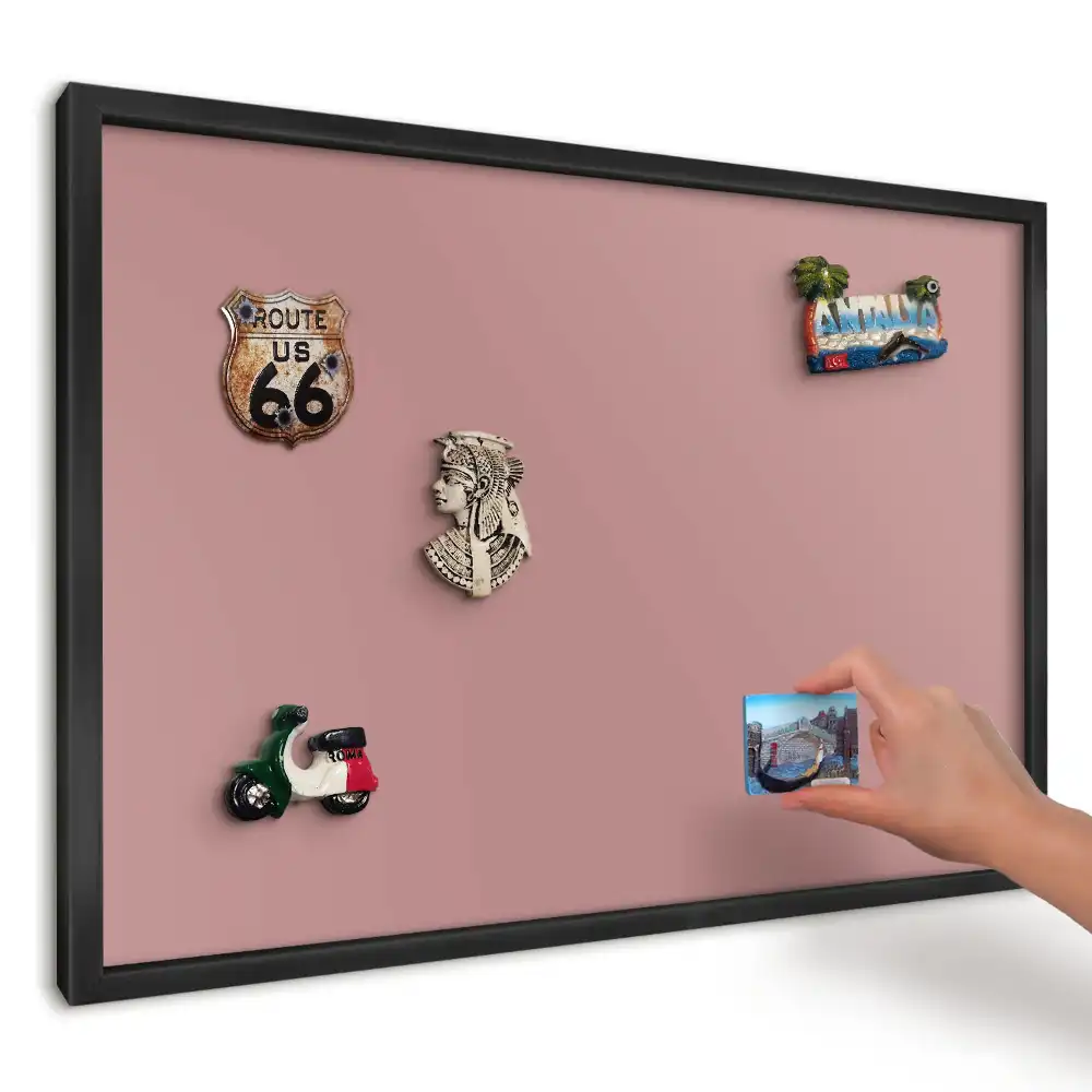 Magnetická tabule do kuchyně v minimalistickém růžovém stylu