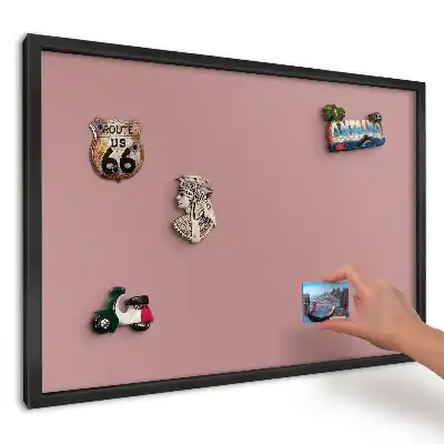 Magnetická tabule do kuchyně v minimalistickém růžovém stylu